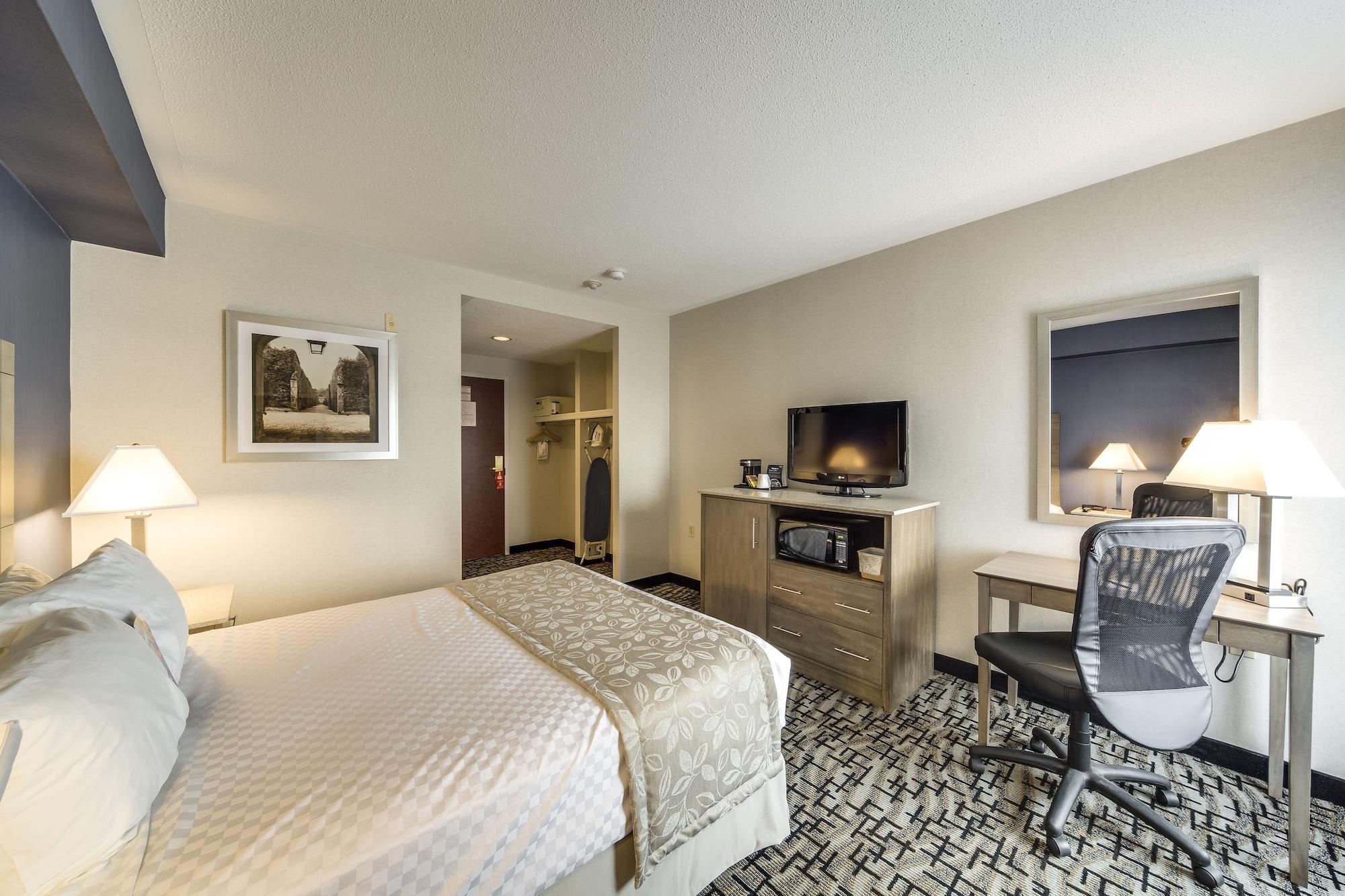 Monte Carlo Inn Oakville Suites Exteriér fotografie