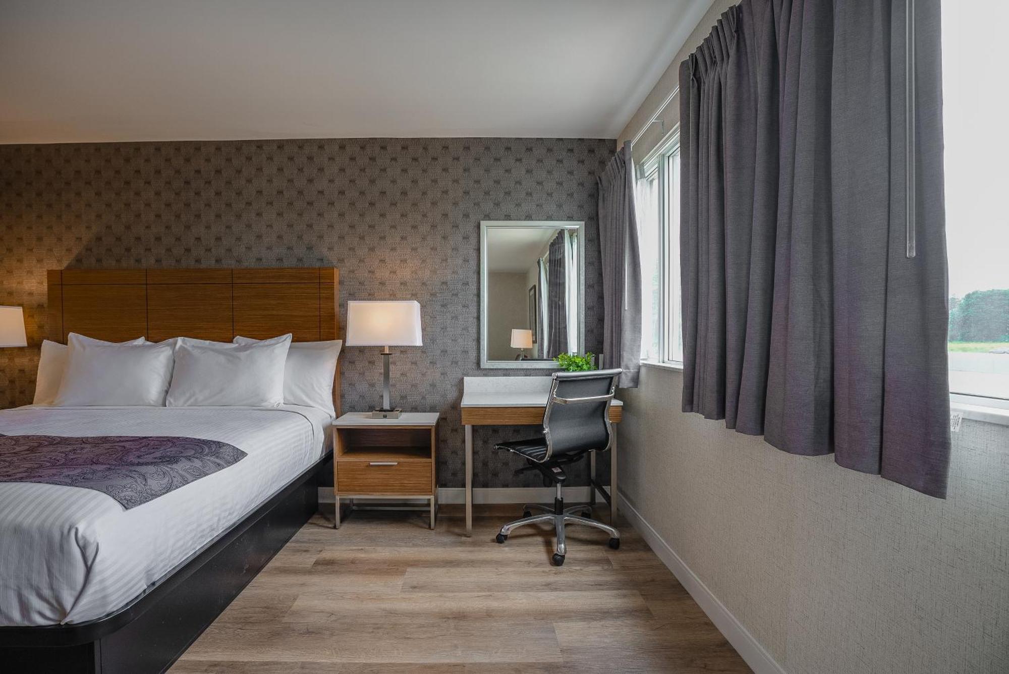 Monte Carlo Inn Oakville Suites Exteriér fotografie