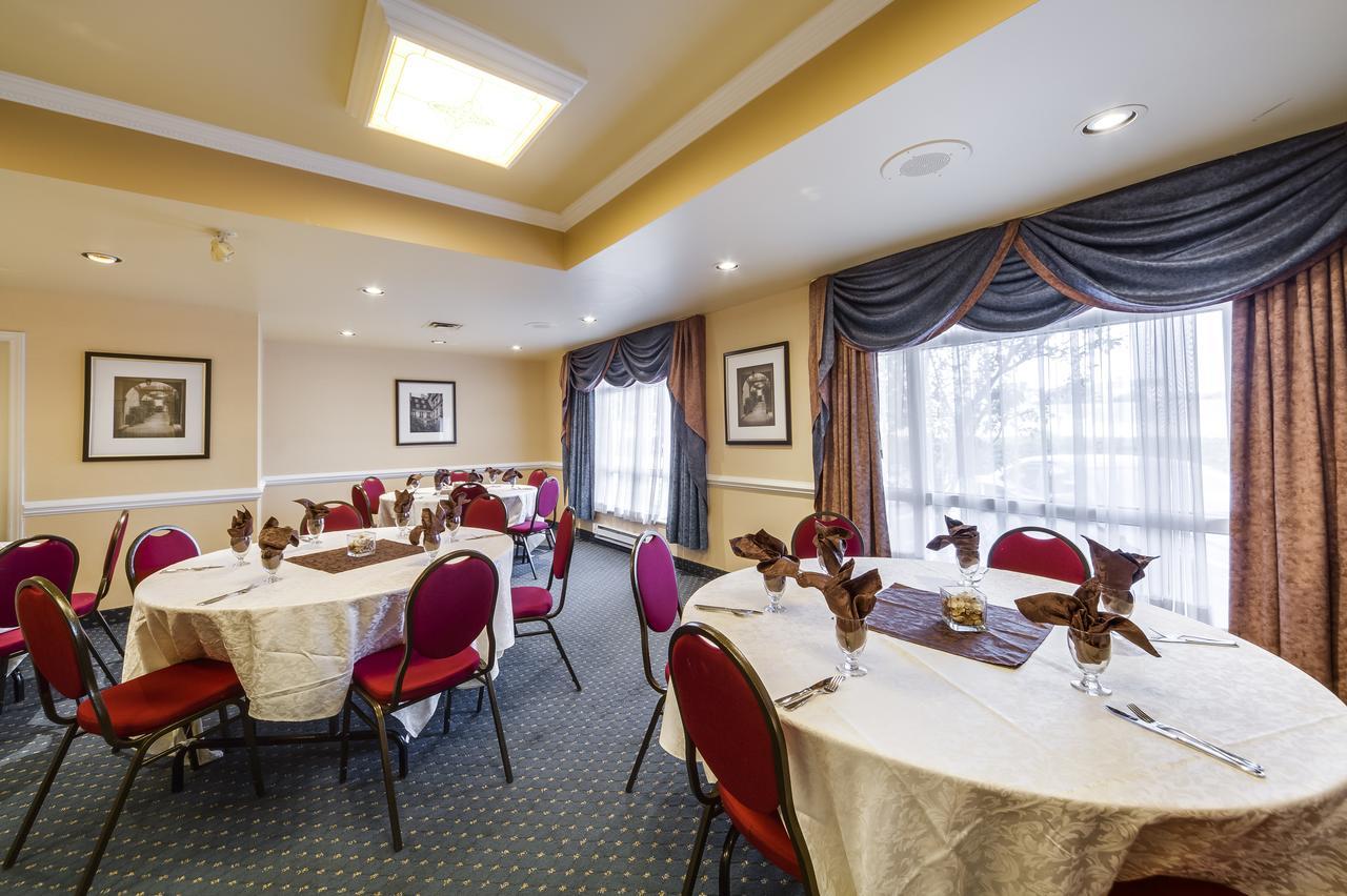 Monte Carlo Inn Oakville Suites Exteriér fotografie